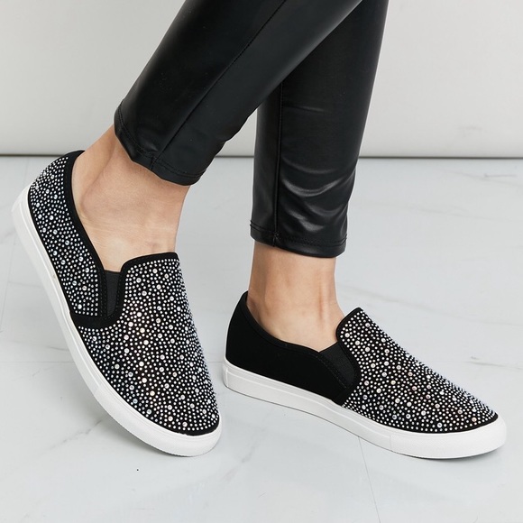 Forever Link Rhinestone Round Toe Black Slip-On Shoes - Picture 4 of 7